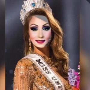 Meet your Posher, Adela